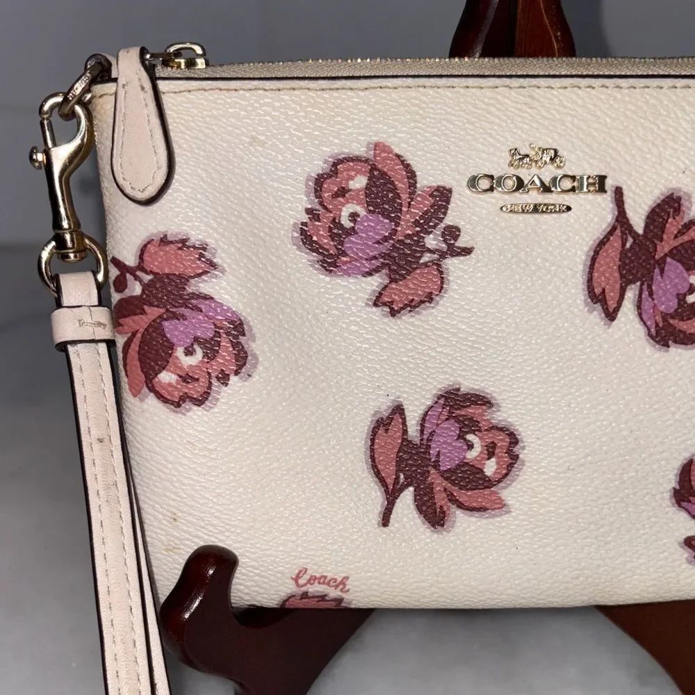 Coach Wristlet Bag Purse Floral Cross Grain Leather Pink Clutch Pouch Wallet - Picture 2 of 13